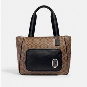 Coach Court Tote in signature 1708